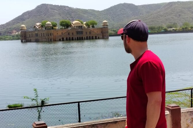 2-Day Private Jaipur City Sightseeing Tour with Six Place - Day one: Jal Mahal and Jaipur’s two hill forts