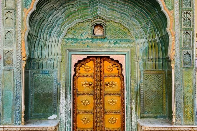 2-Day Private Jaipur City Sightseeing Tour with Three Forts - Royal Gaitor Tumbas, a quieter final stop