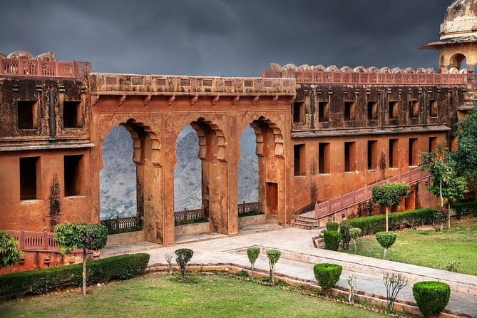 2 Days: Private Jaipur City Tour - Jagat Shiromani Ji Temple and Jaipur’s religious life