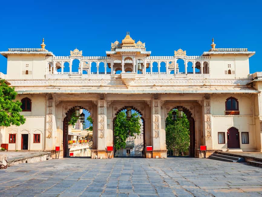 7-Day Golden Triangle Jodhpur Udaipur Tour from Delhi - Udaipur’s lakes and palace rooms