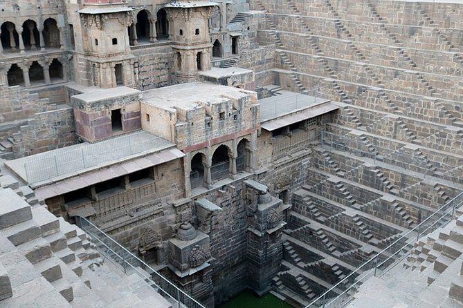 7 Days Private Luxury Heritage Rajasthan Tour from Jaipur - Day 4: Lake Pichola, Udaipur City Palace, and old-city temples