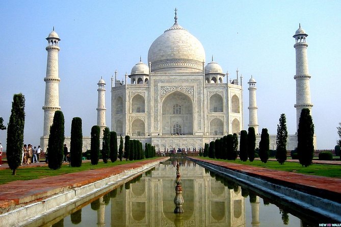Affordable transfer from Agra to Jaipur via Fatehpur Sikri - Entering through Fatehpur Sikri Dargah and Buland Darwaza