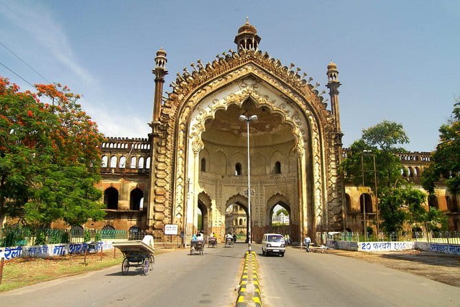 Affordable transfer from Agra to Lucknow - Key points at a glance