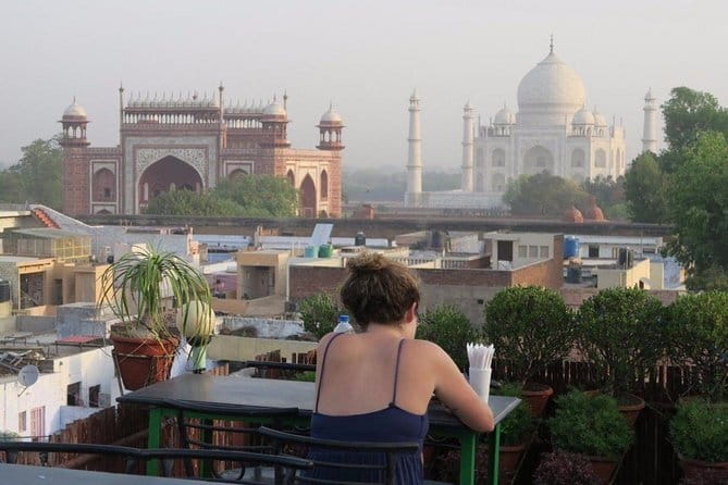 Affordable transfer from Agra to Lucknow - What the driver service is like