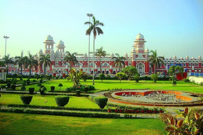 Affordable transfer from Agra to Lucknow - Optional stops instead of a fixed sightseeing plan