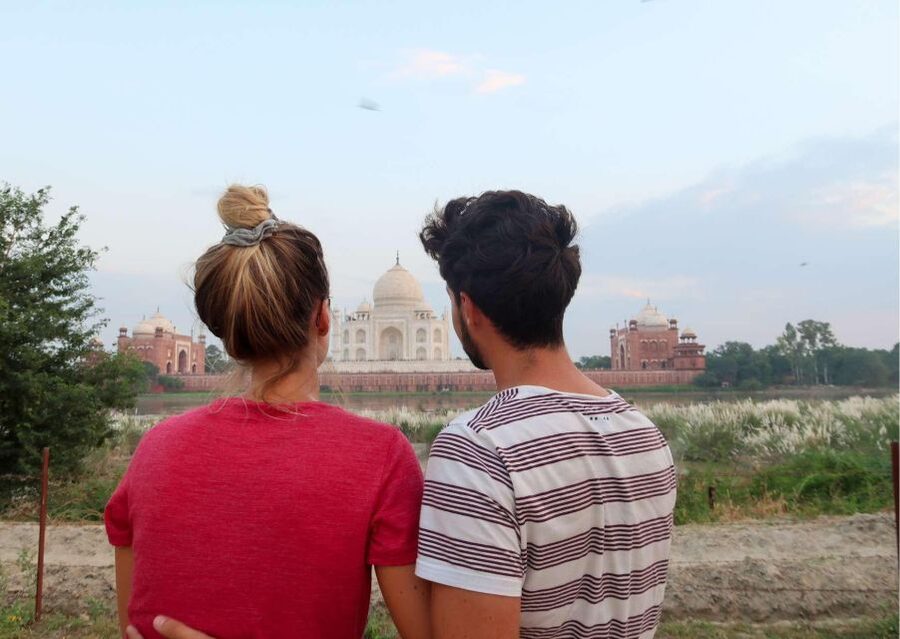 Agra: Agra Fort Skip-the-line ticket with Full Guided Tour - Meeting your guide at the Agra Fort entrance