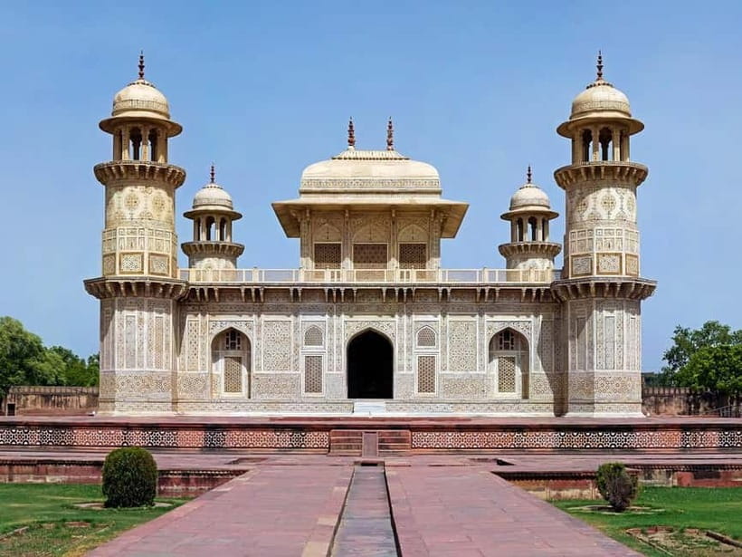 Agra: Baby Taj and Mehtab Bagh Sunset Viewpoint Tour - Getting around old Agra by private car