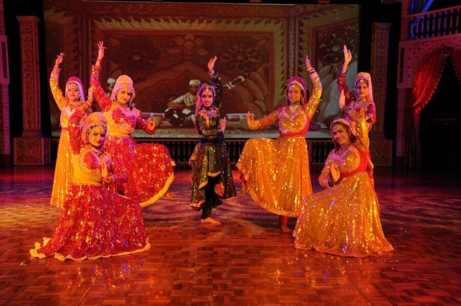 Agra Evening Tour with Sunset view Taj Mahal - Mughlai food, chaat, and optional street snacks