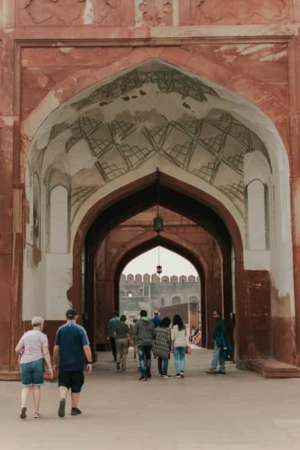 Agra Fort: Guided UNESCO Heritage Walking Tour - What the one-hour schedule really gives you
