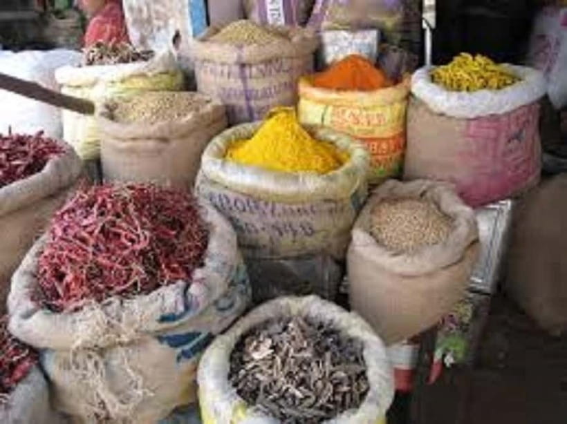 Agra : Old Bazar & Kinari Bazar Heritage Walking Tour. - Jama Masjid and its 17th-century courtyard