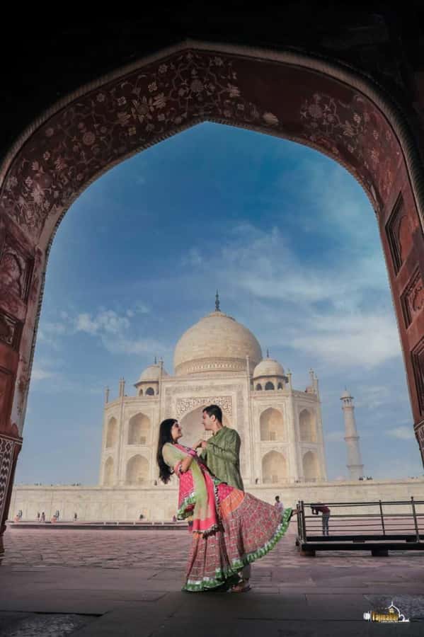 Agra: Premier Tour of Taj Mahal & Agra Fort All Inclusive - Seeing the Taj Mahal with help on the ground
