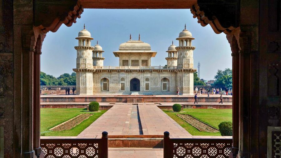 Agra: Private Taj Mahal and Agra Day Tour with Transfer - What the guide adds to the visit
