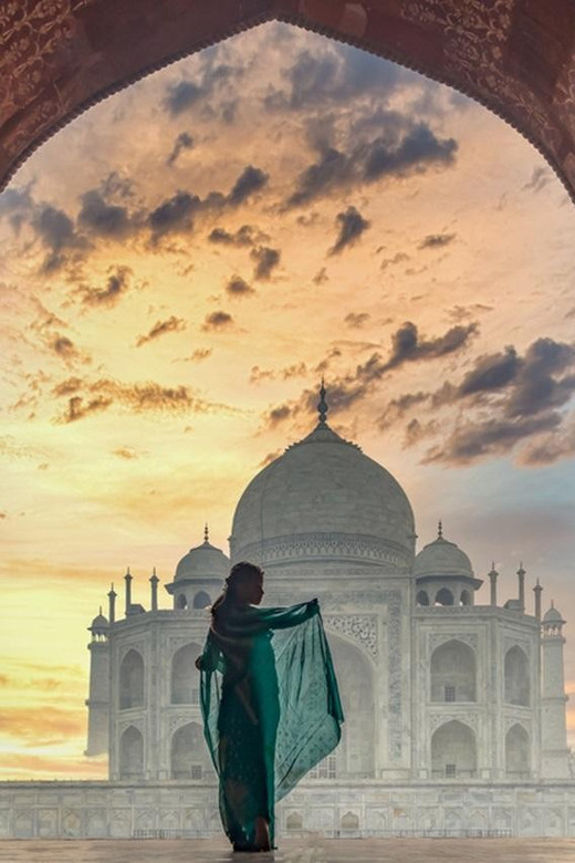 Agra: Skip-the-Line Fast Entry Ticket to the Taj Mahal - Languages and private-group comfort