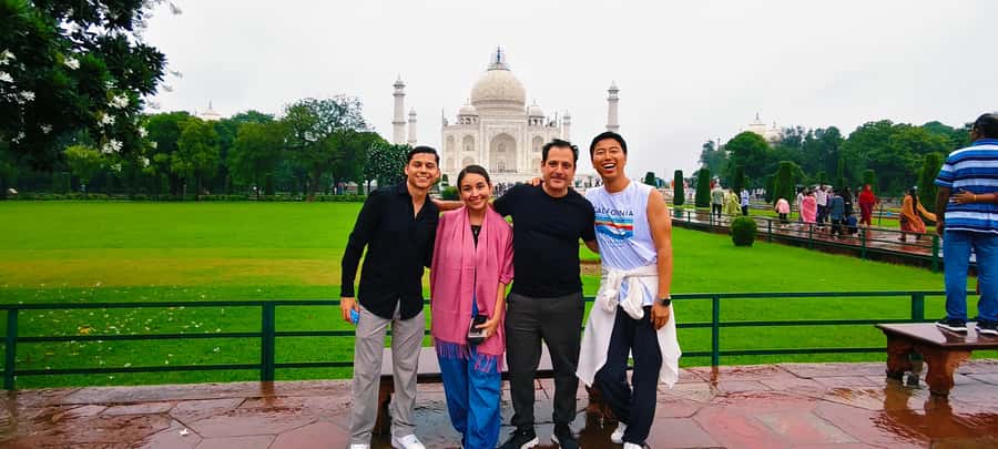 Agra: Skip-the-line Taj Mahal, Agra Fort & Baby Taj Day Tour - Taking a short break before Agra Fort