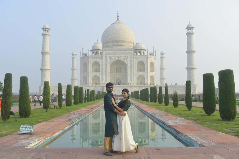Agra: Skip-the-Line Taj Mahal, Agra Fort & Baby Taj Tour - Lunch, shopping, and street food