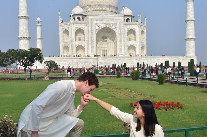 Agra: Skip-the-Line Taj Mahal and Agra Fort Tour - All Inclusive - The guide can make or break the day