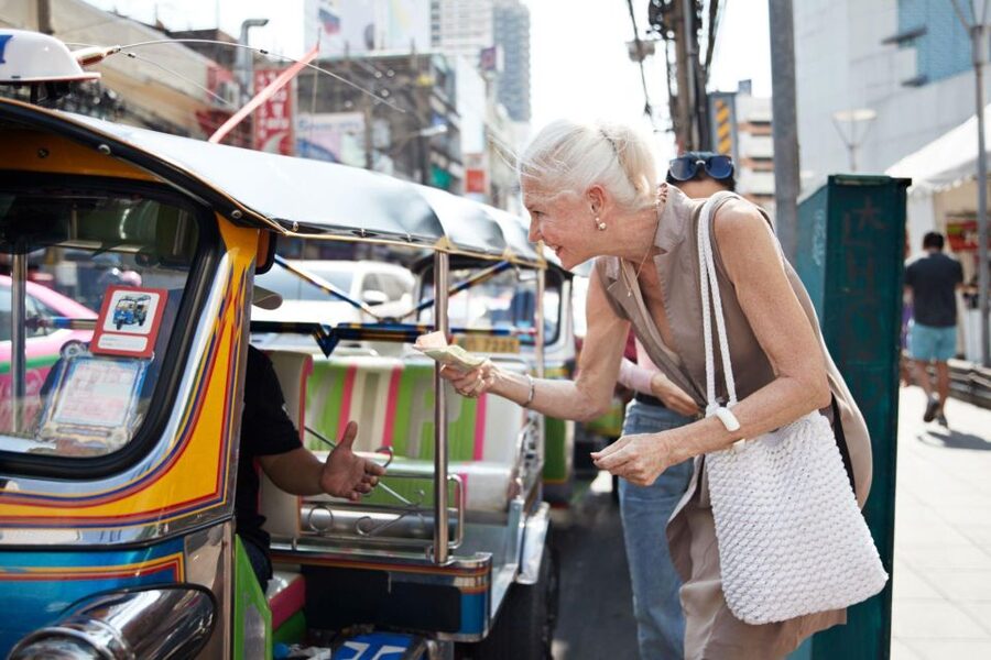 Agra: Skip The Line Taj Mahal Tour With Optional Tuk Tuk - Key points at a glance