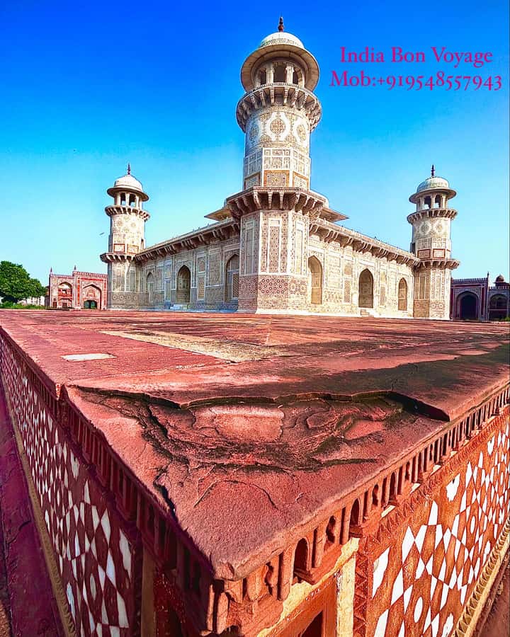 Agra : Skip the line tour for Taj Mahal, Agra fort - Entering the Taj Mahal at first light