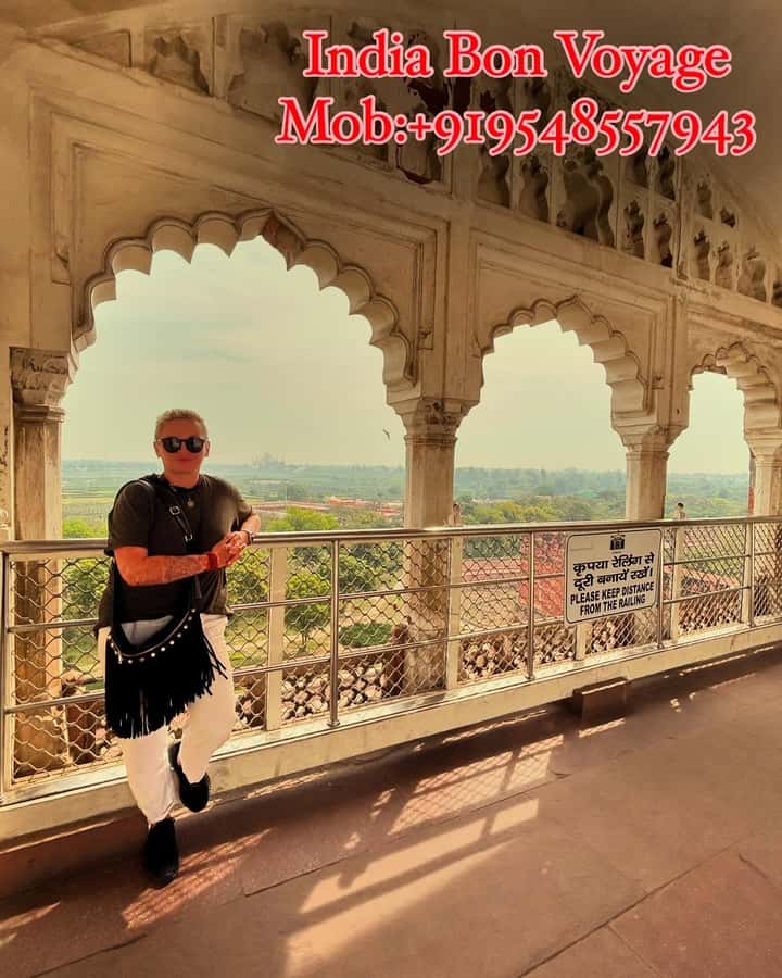 Agra : Skip the line tour for Taj Mahal, Agra fort - Breakfast, then the red sandstone of Agra Fort