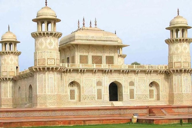 Agra: Street Food and Walk Tour with Spice Market by Tuk-Tuk - Mankameshwar Temple and a change of religious setting