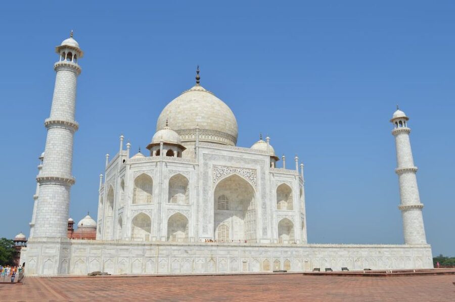 Agra: Taj Mahal, Agra Fort & Baby Taj Guided Day Tour - Two hours with the Taj Mahal