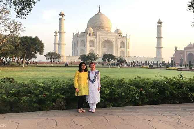 Agra: Taj Mahal and Agra Fort Private Guided Half-Day Trip - Sunrise, daytime, and winter fog
