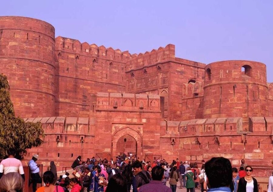 Agra: Taj Mahal and Agra Fort Private Tour with Lunch - Agra Fort and the Mughal seat of power