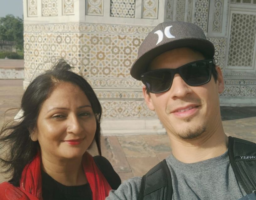 Agra: Taj Mahal Entry Tickets with optional Licensed Guide - The first hour: getting through the gates