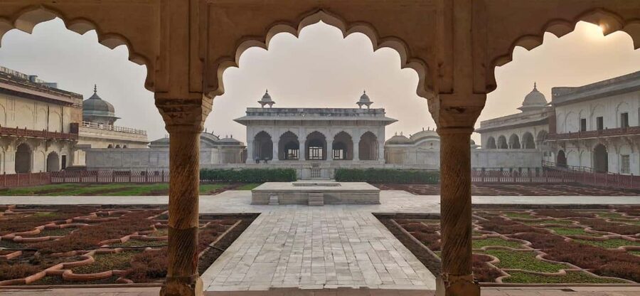 Agra: Taj Mahal Sunrise and Agra Fort Guided Day Trip - Agra Fort, one hour of Mughal power