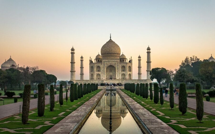Agra: Taj Mahal Sunrise and Agra Fort Guided Day Trip - What your guide adds inside the Taj Mahal