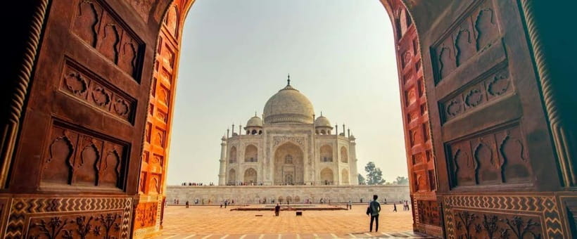 Agra: Taj Mahal Vip Tickets with Guide & Backside Boat Ride - What the guides add to the visit
