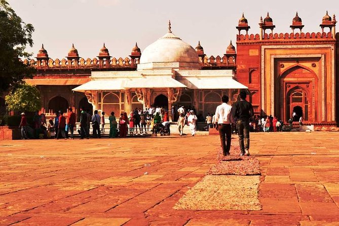 All-Inclusive Private Sunrise Taj Mahal & Agra City Tour - Lunch at the Courtyard by Marriott
