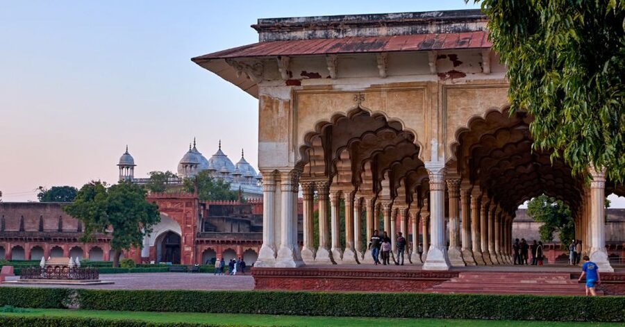 All Inclusive Private Taj Mahal Luxury Tour from Delhi - The guide makes the difference