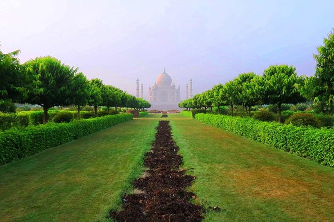 Approved Tour Guide in Agra full-day - Lunch and the handicraft stop