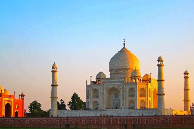 Approved Tour Guide in Agra full-day - The Taj Mahal, about two hours of close attention