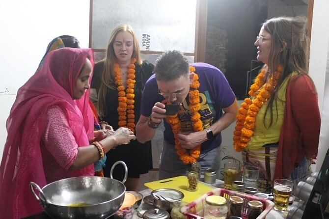 Authentic Traditional Family Cooking class in a Great Ambiance - From Ajmer Road to a Jaipur family kitchen