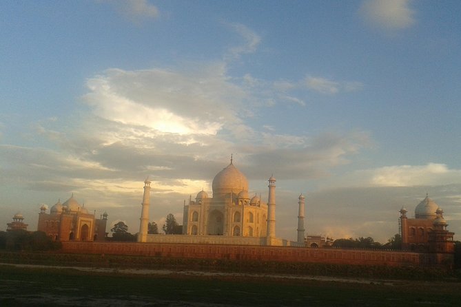 Behind the Taj Mahal with Sunrise or Sunset view by Tuk Tuk Ride - Who will get the most from this outing