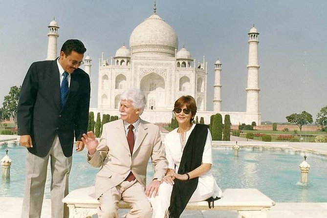 Book Govt Approved Guide for Taj Mahal & Agra fort - Transport, meeting points, and timing