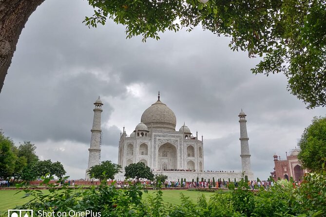 Book Govt Approved Guide for Taj Mahal & Agra fort - The shopping stop and your choice