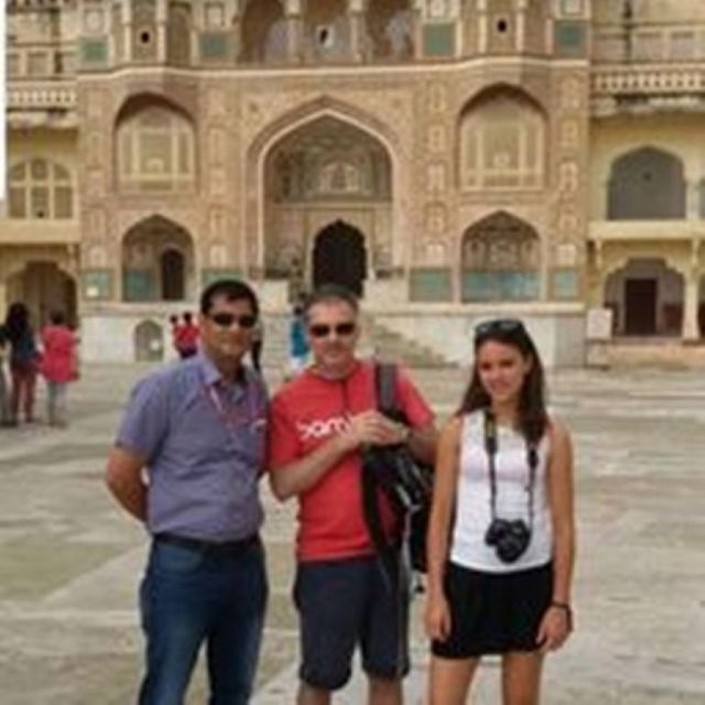 Book Govt. Approved Tour Guide for Jaipur City Tour - Lunch, shopping, and Jaipur’s local markets