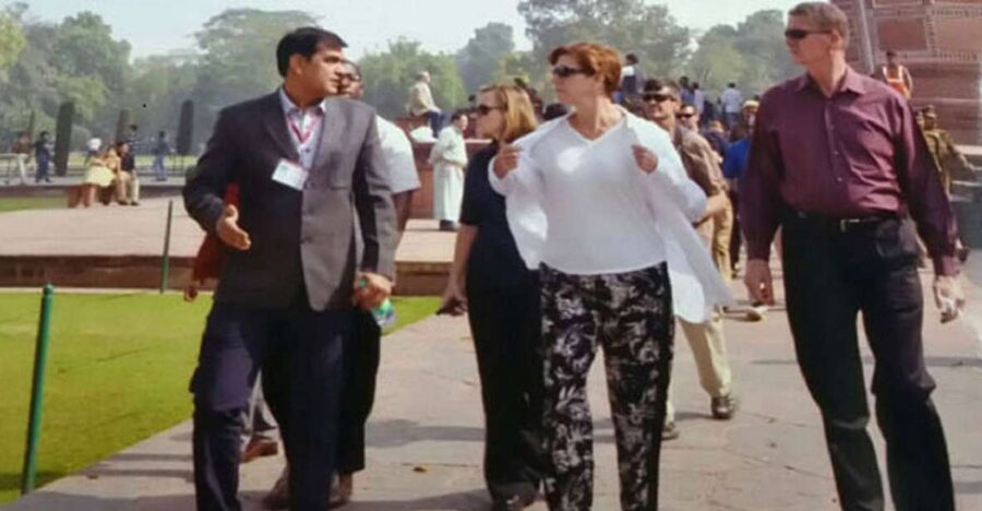 Book Govt. Approved Tour Guide For Taj Mahal & Fort - Smart ways to plan your booking