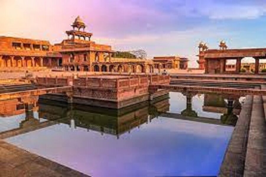 Book Official Tour Guide for Fatehpur Sikri. - Meeting your guide at Agra Gate