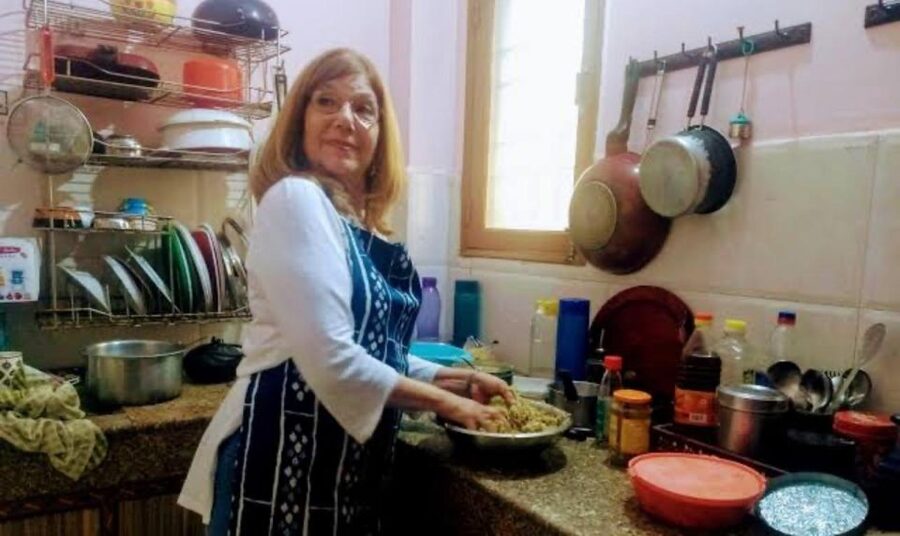 Cooking class with taj - The host and the family welcome