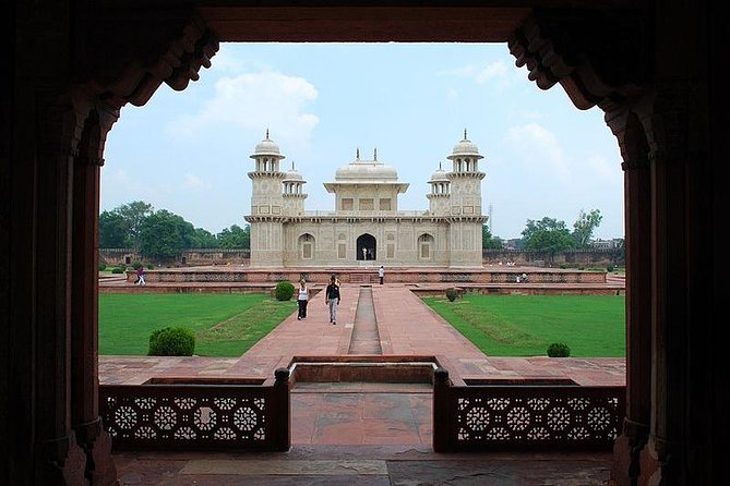 Delhi Agra Delhi: Round Trip By Gatimaan Express Train - Gatimaan Express makes Agra possible in one day