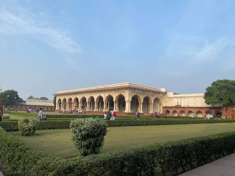 Delhi Airport to Taj Mahal Tour Instant Booking - Meeting your chauffeur at Delhi Airport