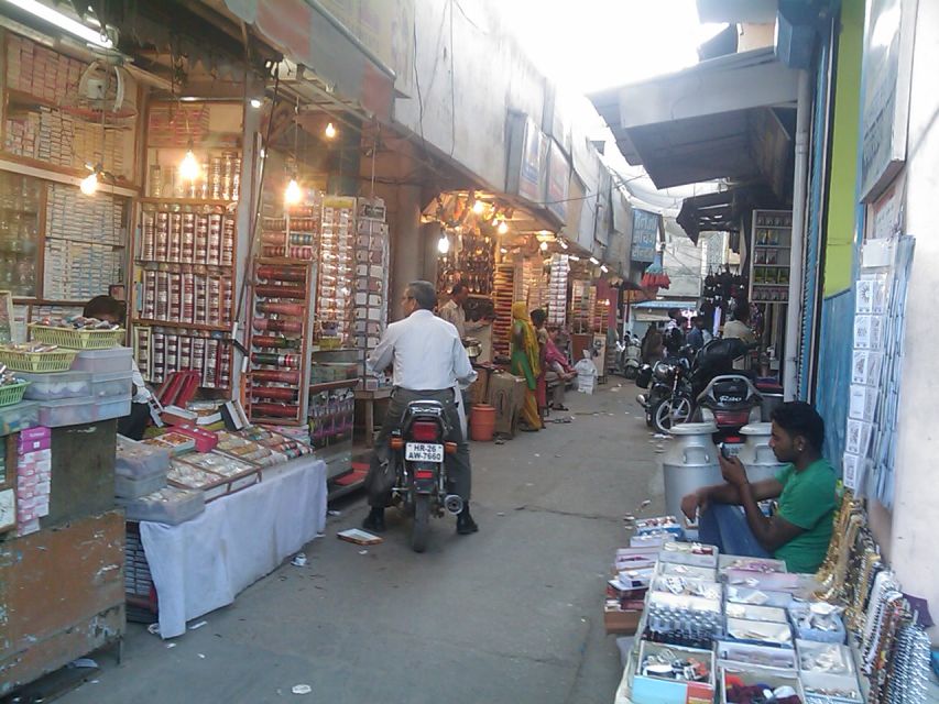 From Agra: Agra Heritage Walking Tour - The Guide Makes the Short Route Work