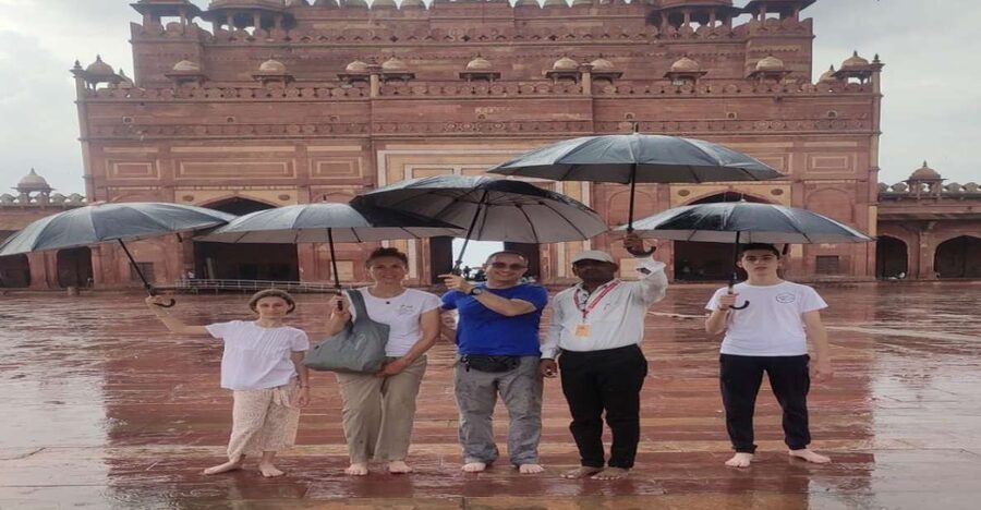 From Agra: Fatehpur Sikri and Market Private Half-Day Tour - A local lunch stop around 1pm