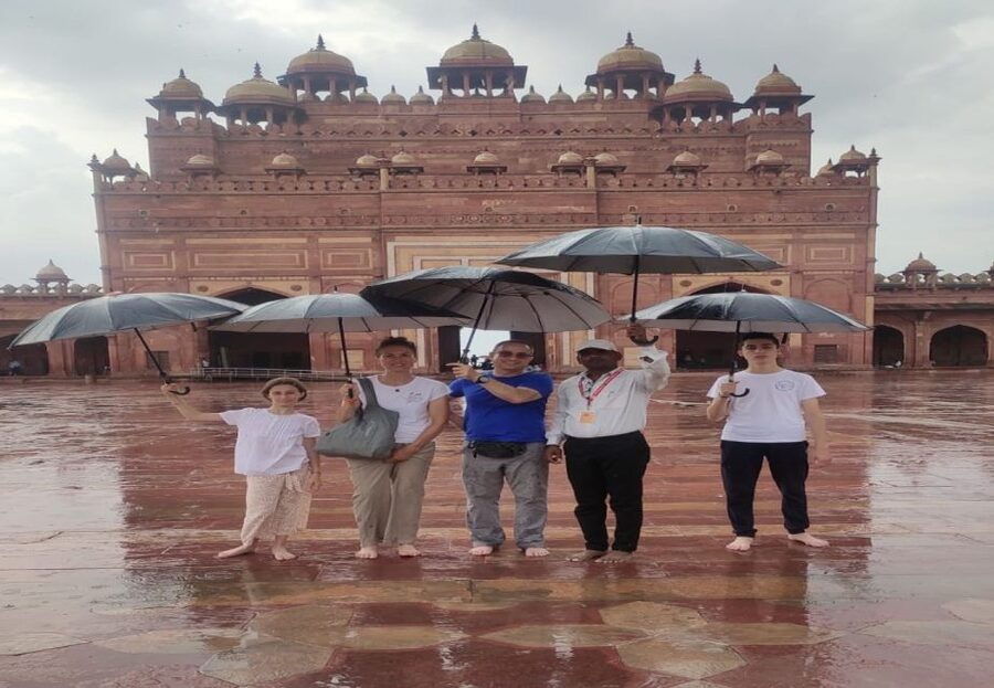 From Agra: Fatehpur Sikri and Market Private Half-Day Tour - Leaving Agra at about 8am