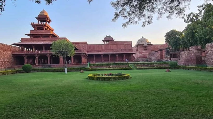 From Agra: Fatehpur Sikri Guided Tour - Leaving Agra in an air-conditioned car