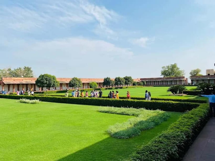 From Agra: Fatehpur Sikri Guided Tour - Understanding the city’s sudden abandonment